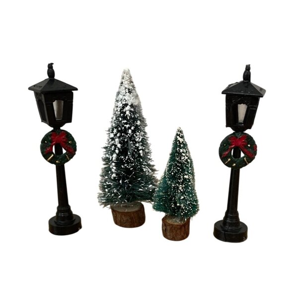 Vtg Lemax Christmas Village Accessories Bottlebrush Trees 2 Lampposts w Wreaths - Picture 1 of 5